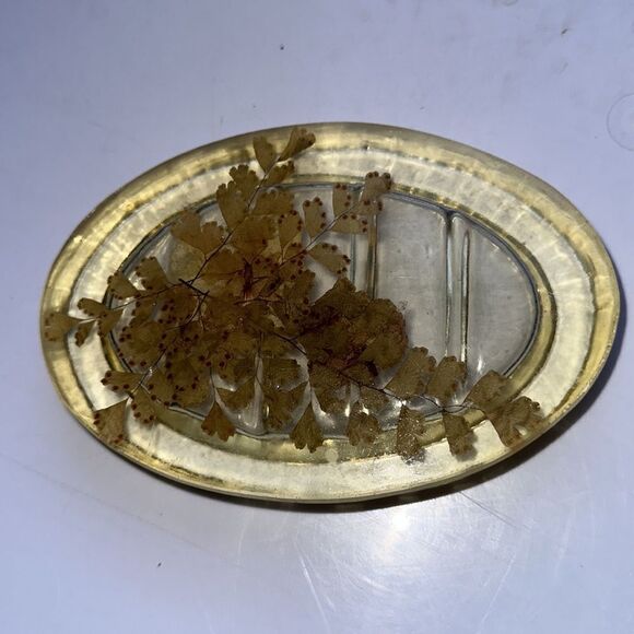 Vintage mid century lucite acrylic oval soap dish with pressed flowers - Picture 4 of 4